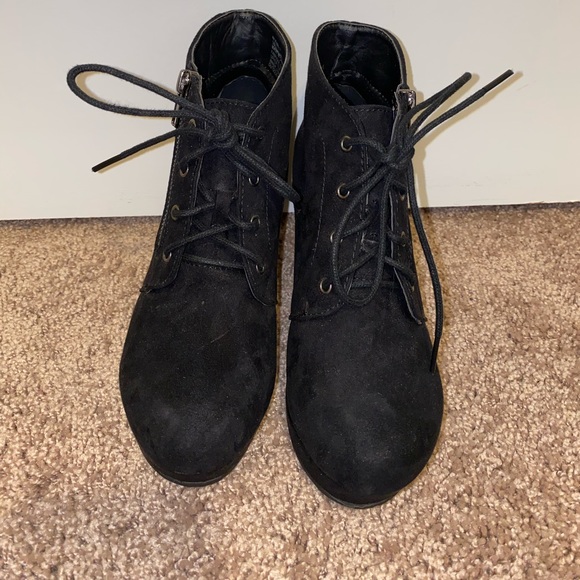 ShoeDazzle Booties - Never Worn - Picture 2 of 3